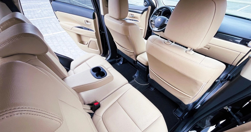 Mitsubishi Outlander cena 104550 przebieg: 54000, rok produkcji 2017 z Poznań małe 301